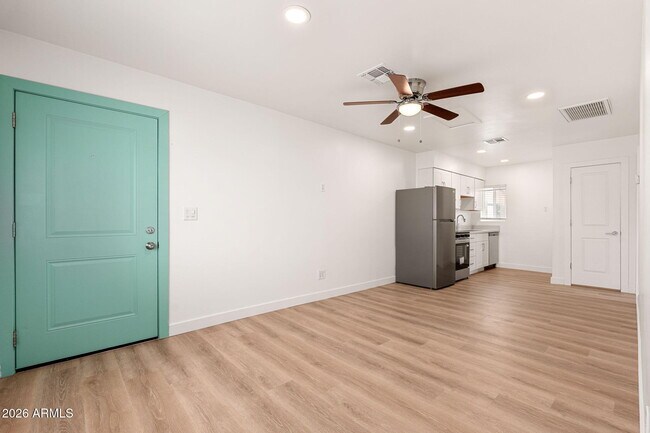 Building Photo - 1646 E McKinley St