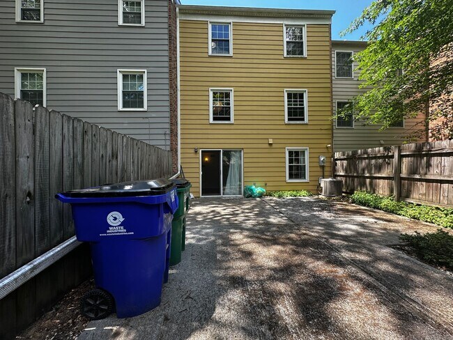 Building Photo - 113 Sherwood Ct