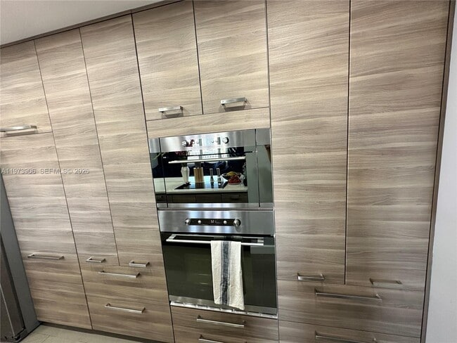 Building Photo - 401 Golden Isles Dr