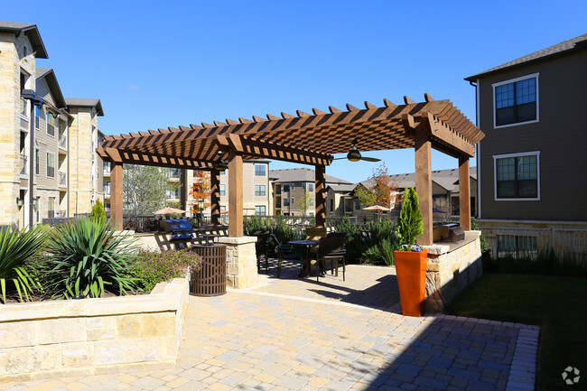 Courtyard - Alvista Round Rock