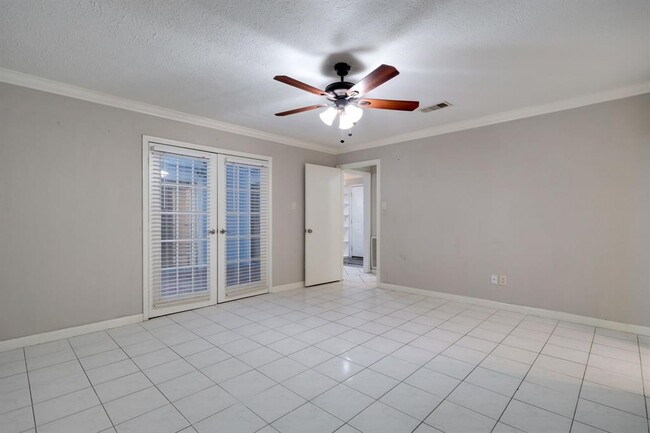 Building Photo - 2912 Camelot Ln