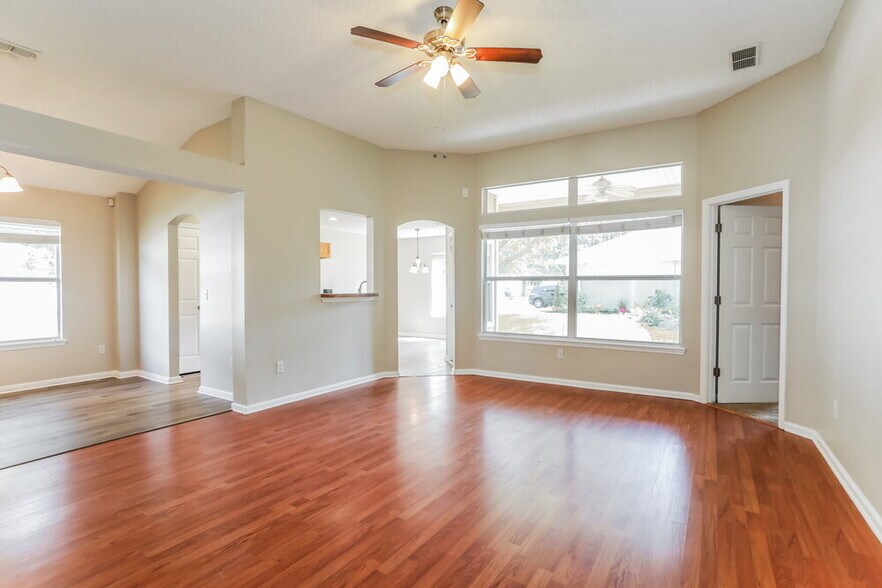 Building Photo - 8059 Carisbrook Ct
