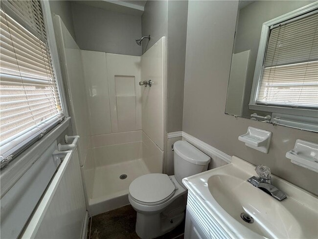 Building Photo - 481 NW Woodland Dr