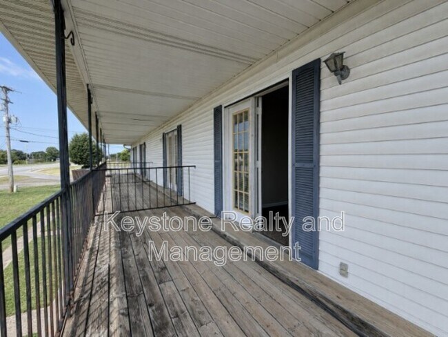 Building Photo - 270 Thompsonville Ln