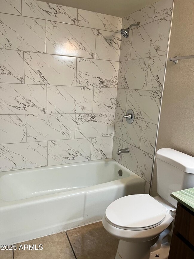 Building Photo - 6010 W Augusta Ave