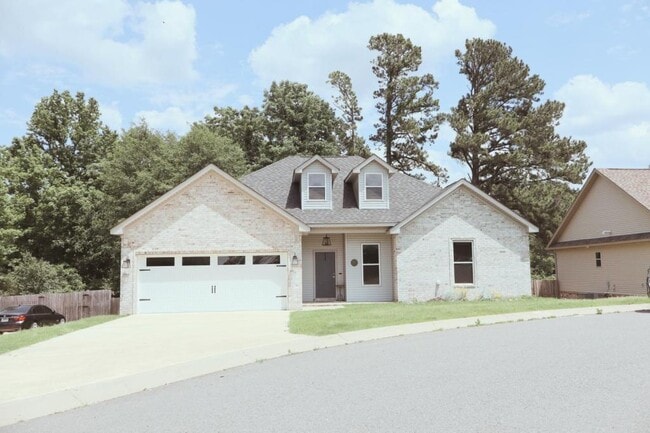 Building Photo - 205 Windcrest Cir