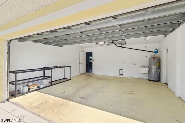 Building Photo - 11693 Oakland Dr