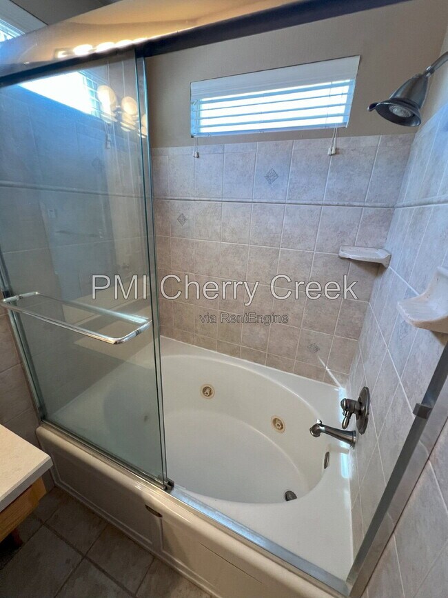 Building Photo - 19453 E Hollow Creek Dr
