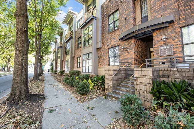 Building Photo - 708 N Davidson St