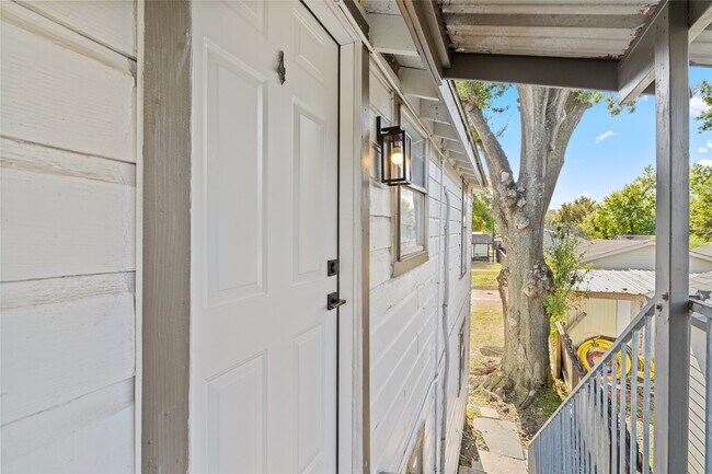 Building Photo - 911 Knight St