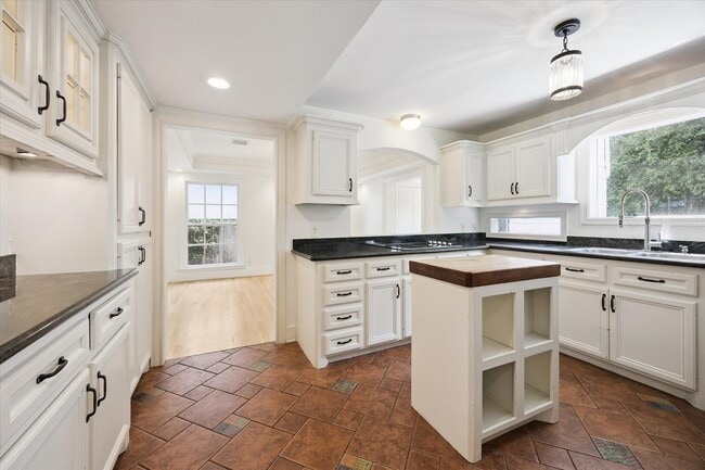 Building Photo - 6420 Buffalo Speedway