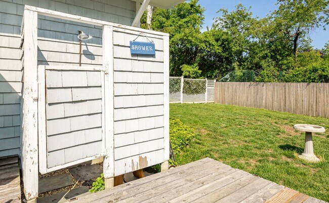 Building Photo - 2 Tims Trail