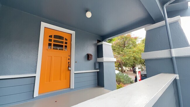 Building Photo - EPIC REA: Beautiful 2 Bed/2 Bath In the Heart of West Berkeley’s Poet’s Corner.