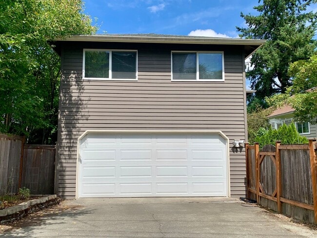 Building Photo - Madison Valley Home