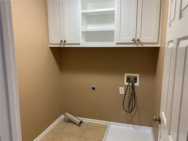 Building Photo - 1401 Redbud Way