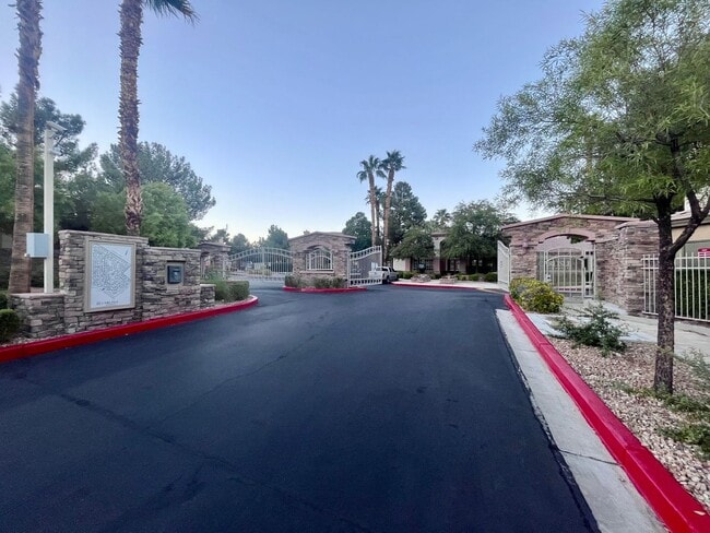 Building Photo - COMING SOON!! CUTE 3 BD/2BA CONDO LOCATED ...