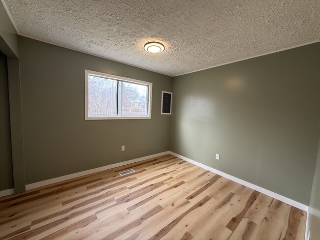 Building Photo - 122 Hathaway St