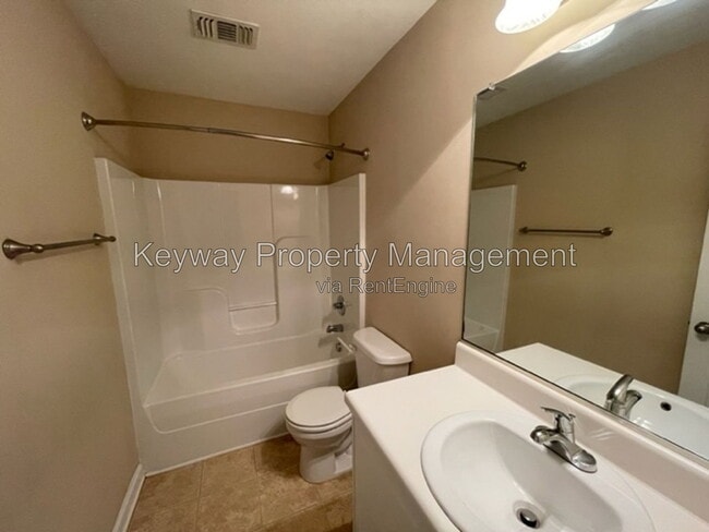 Building Photo - 6107 Village W Ln