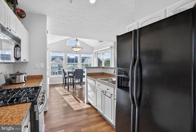 Building Photo - 2443 Blue Spring Ct