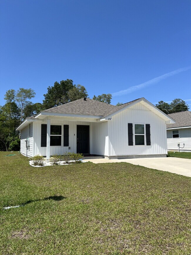Building Photo - Charming 2-Bed Home in Cantonment - Cozy Retreat!