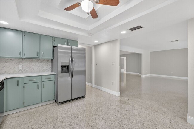 Building Photo - Fully Renovated Canal-Front Home on the Harris Chain of Lakes!