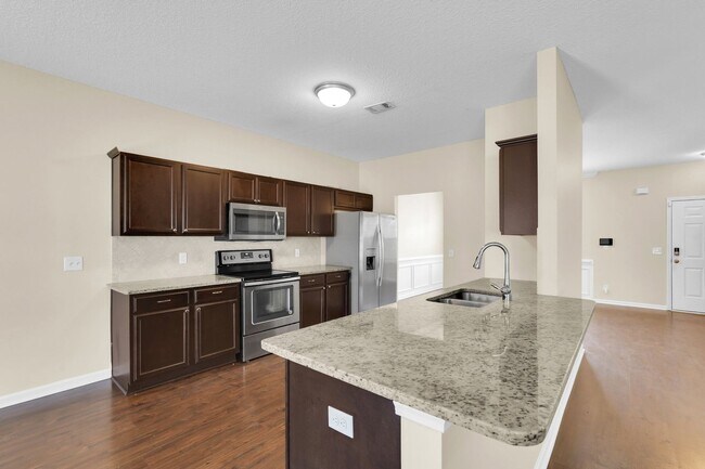Building Photo - 659 Red Oak Ln