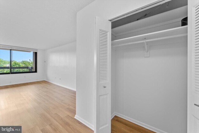 Building Photo - 3701 S George Mason Dr