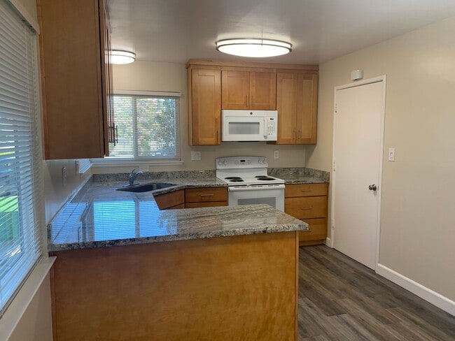 Building Photo - 39-1810