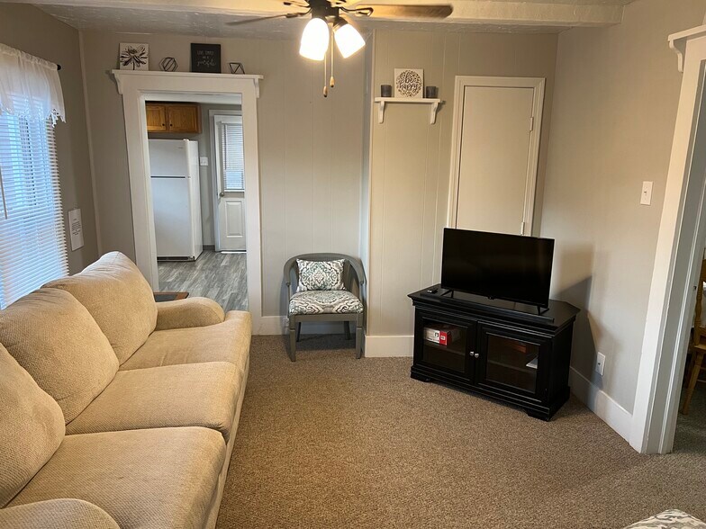 Building Photo - 14 1st St