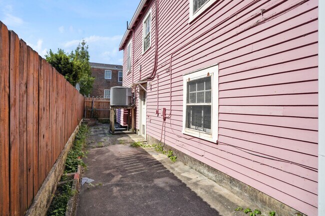Building Photo - 3115 Nashville Ave