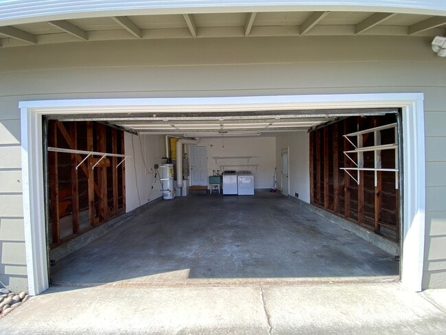 Building Photo - Charming 5 bed, 2.5 bath home in San Jose