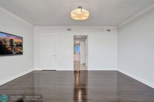 Building Photo - 2845 NE 9th St
