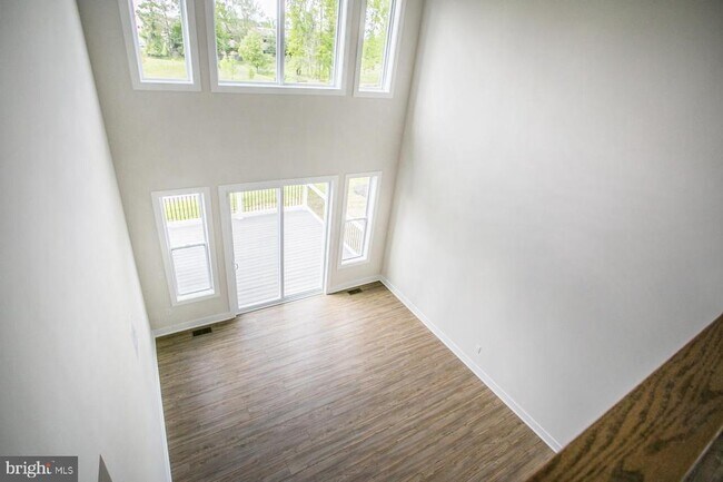 Building Photo - 665 Levering St