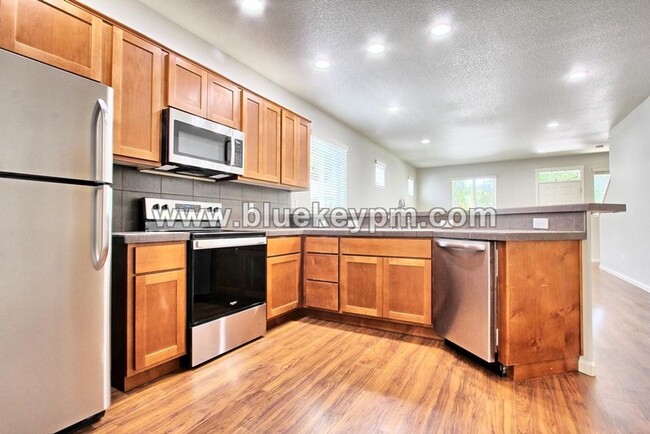 Building Photo - 3 Bed, 2.5 Bath Home in Battle Ground With Primary Suite on Main Floor
