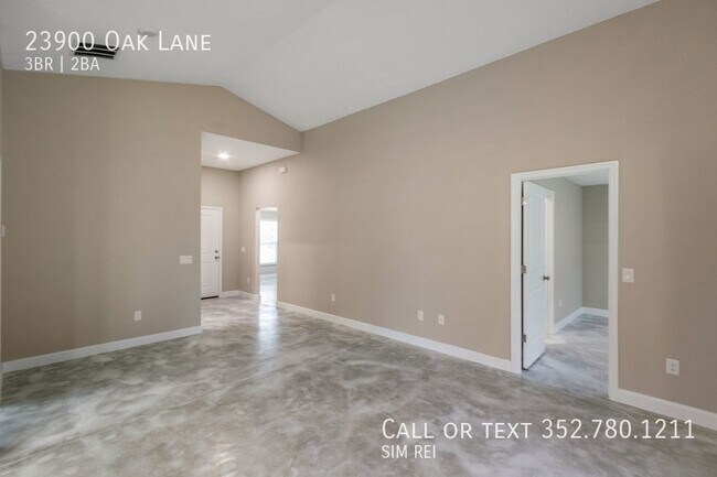 Building Photo - Sorrento 3/2 with Grand Master Suite!