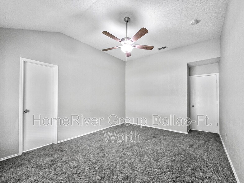 Building Photo - 1140 Sandalwood Dr