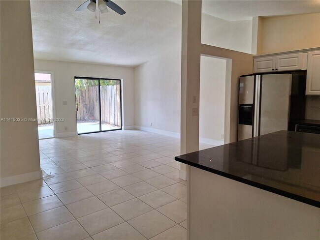 Building Photo - 4322 Woodstock Dr