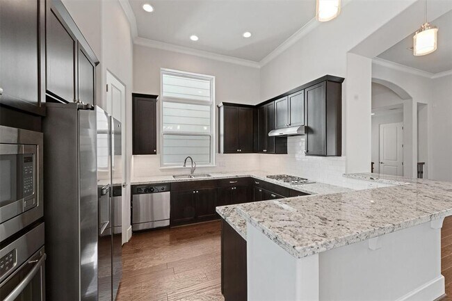 Building Photo - 5648 Larkin St