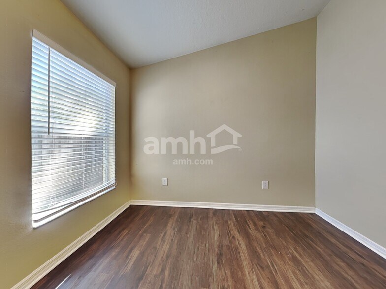 Building Photo - 10431 Blackmore Dr