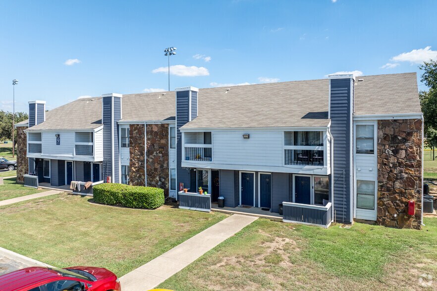 Primary - 16TEN East