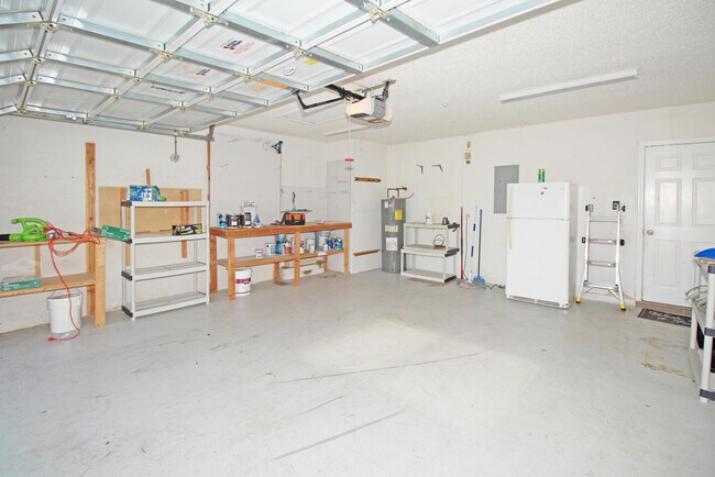Building Photo - 896 Rose Ct
