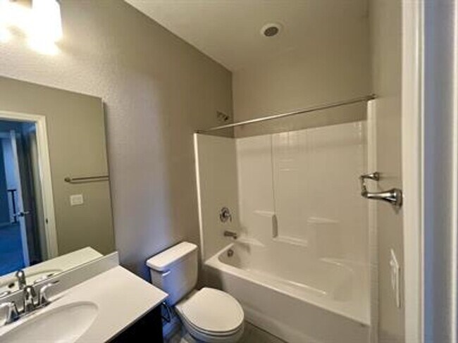 Building Photo - Spectacular NW Home For Rent