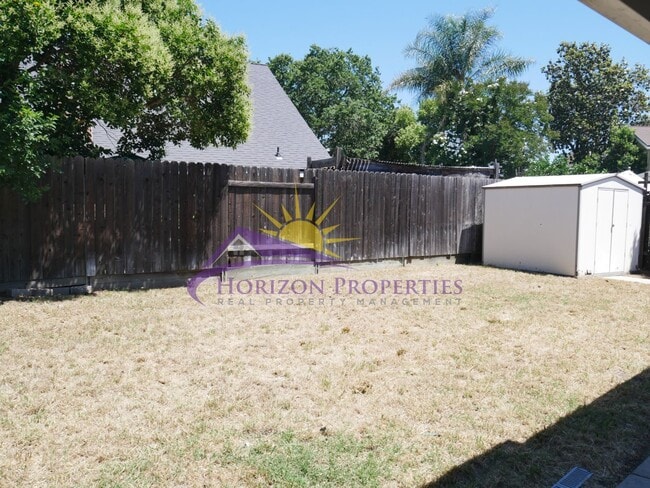 Building Photo - Open 4 Bed 2 Bath 1,407sqft Single Family Home