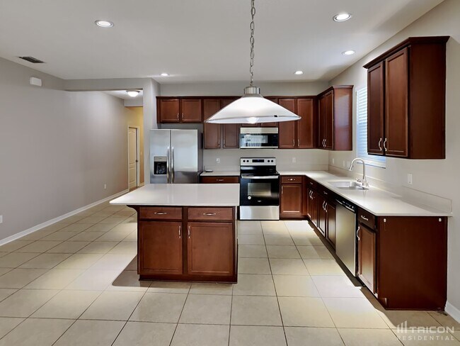 Building Photo - 2557 Isabela Terrace