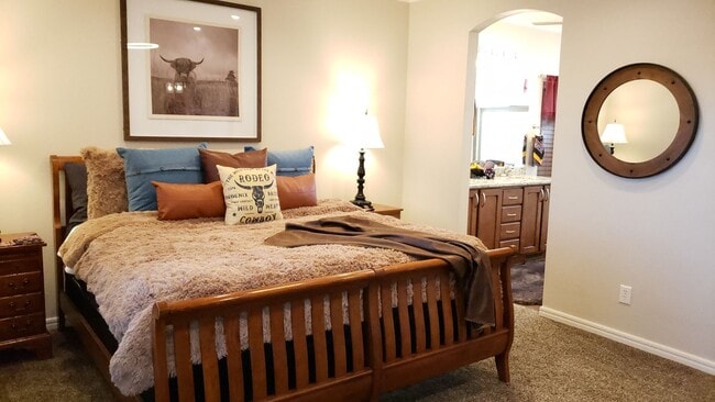 Building Photo - Gorgeous location, spectacular amenities, 3 bedroom furnished home for rent.