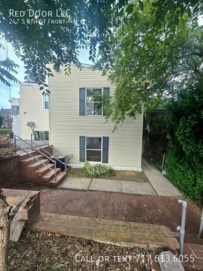 Building Photo - 247 S 8th St