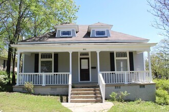 Building Photo - 801 N Van Buren St