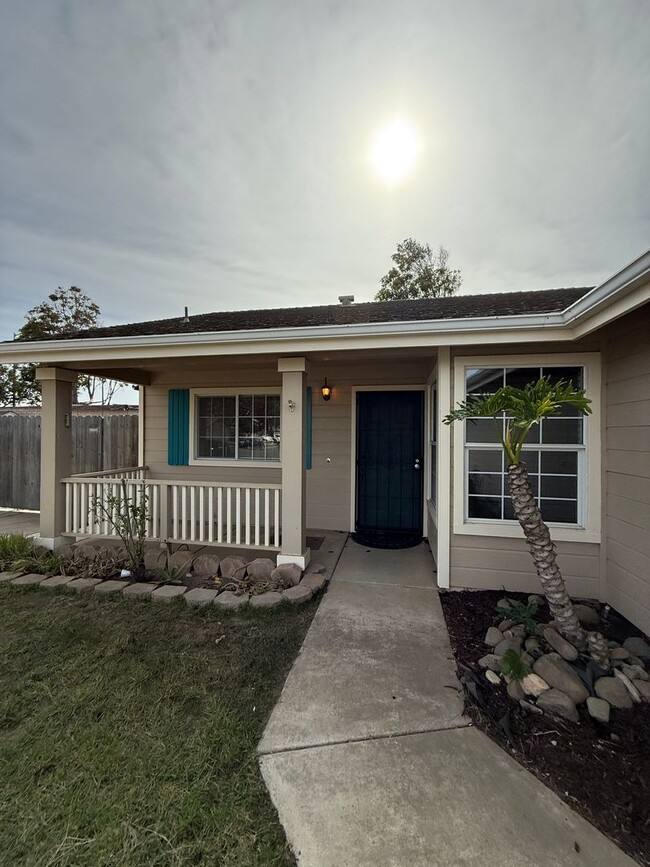 Building Photo - Single Story Home Located Near West Gate D...