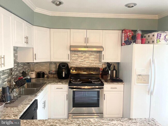 Building Photo - 15401 Empress Way