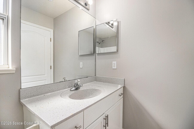 Building Photo - 1667 Desco